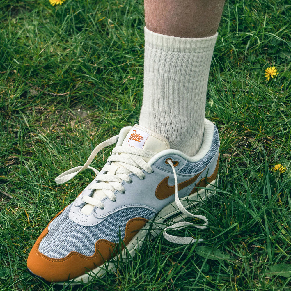 WHITE | CREW SOCKS